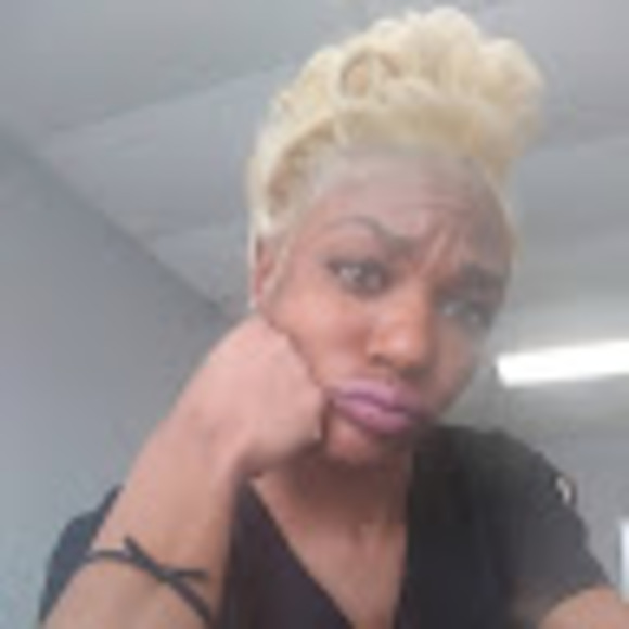 Meet your Posher, Deb - Picture 1 of 1